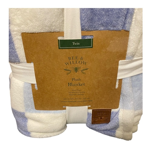 Twin Plush Blanket (NWT!) - Picture 3 of 4